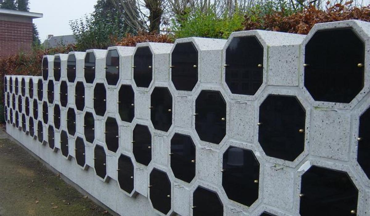 Achthoek columbarium beton